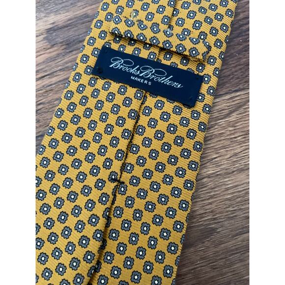Brooks Brothers gold tie with blue geometric floral like pattern - Picture 3 of 16